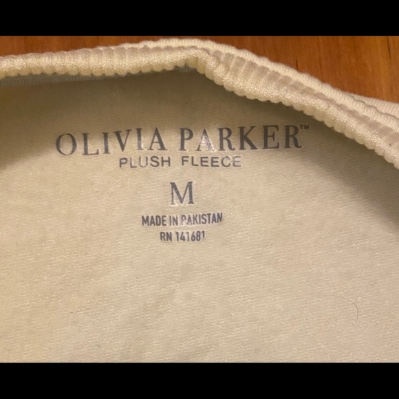 Olivia Parker Plush Fleece Crew Neck Sweatshirt
Size M - Picture 2 of 4
